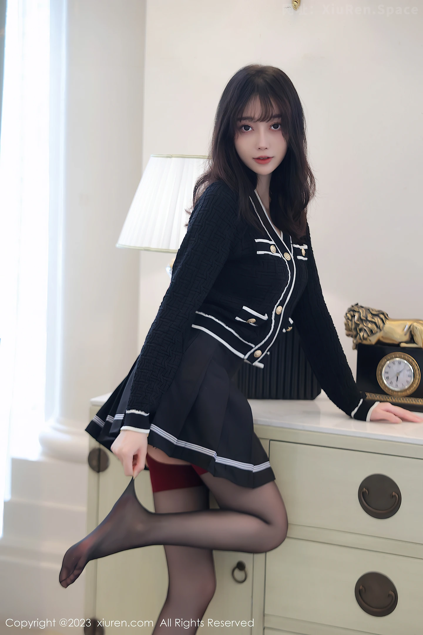 图片[5]-[XiuRen秀人网]VOL.7287 模特玥儿玥er半脱露性感黑色薄纱内衣配黑丝吊袜秀美腿诱惑写真82P-秀人网官方网站